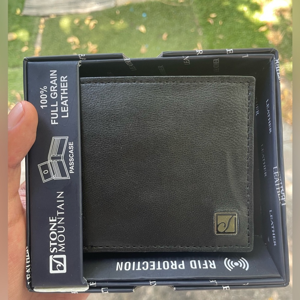 Stone Mountain Wallet